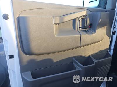2025 Chevrolet Express 3500 Passenger Van LT 1LT 155.1" WB - zdjęcie 9 z 20 - miniatura