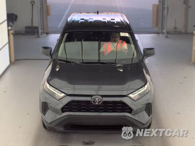 2025 Toyota RAV4 LE - zdjęcie 2 z 34 - miniatura