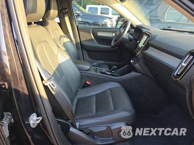 2025 Volvo XC40 B5 Core Bright Theme - zdjęcie 8 z 24 - miniatura