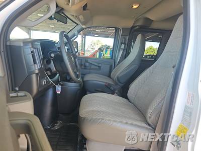2025 Chevrolet Express 3500 Passenger Van LT 1LT 155.1" WB - zdjęcie 7 z 20 - miniatura