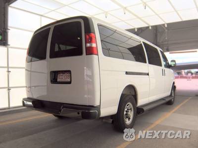 2025 Chevrolet Express 3500 Passenger Van LT 1LT 155.1" WB - zdjęcie 4 z 20 - miniatura