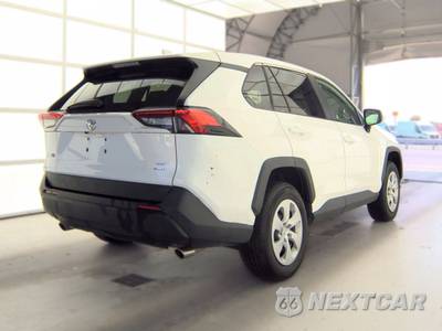 2025 Toyota RAV4 LE - zdjęcie 4 z 31 - miniatura