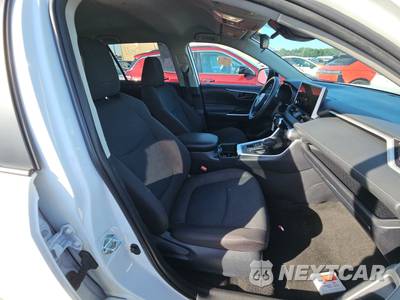 2025 Toyota RAV4 LE - zdjęcie 8 z 31 - miniatura