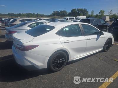 2025 Toyota Camry SE - zdjęcie 4 z 40 - miniatura