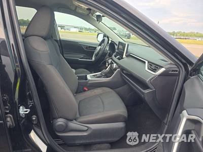 2025 Toyota RAV4 LE - zdjęcie 8 z 34 - miniatura