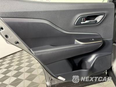 2023 Toyota Crown XLE - zdjęcie 39 z 44 - miniatura