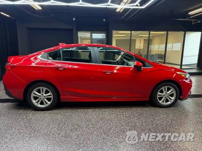 2018 Chevrolet Cruze LT Sedan 1SC - zdjęcie 8 z 43 - miniatura
