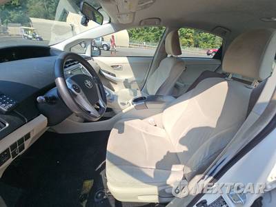 2012 Toyota Prius Two - zdjęcie 7 z 27 - miniatura