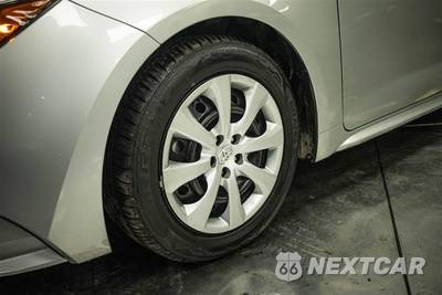 2025 Toyota Corolla LE Sedan - zdjęcie 3 z 26 - miniatura