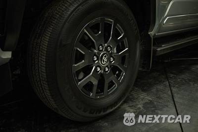 2026 Toyota 4Runner SR5 - zdjęcie 3 z 27 - miniatura
