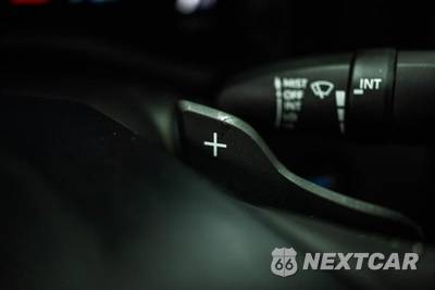 2025 Toyota Camry SE - zdjęcie 18 z 29 - miniatura