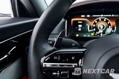 2024 Aston Martin DB12 Coupe - zdjęcie 41 z 59 - miniatura