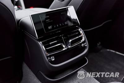 2023 Bentley Flying Spur Azure V8 - zdjęcie 55 z 85 - miniatura