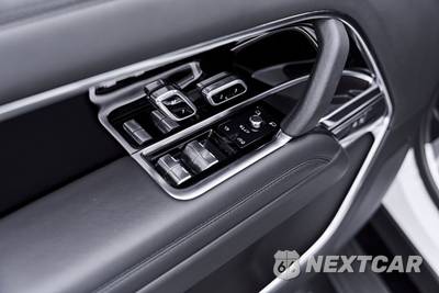 2025 Land Rover Range Rover SE LWB w/7-Passenger Seating - zdjęcie 33 z 88 - miniatura