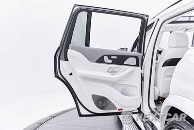 2023 Mercedes-Benz Maybach GLS 600 4MATIC - zdjęcie 42 z 99 - miniatura