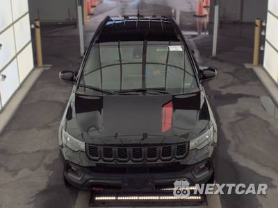 2025 Jeep Compass Trailhawk - zdjęcie 2 z 31 - miniatura