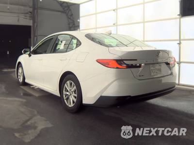 2025 Toyota Camry LE - zdjęcie 6 z 26 - miniatura