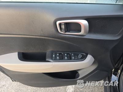 2025 Hyundai Venue SEL - zdjęcie 9 z 27 - miniatura