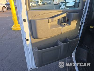 2025 Chevrolet Express 3500 Passenger Van LT 1LT 155.1" WB - zdjęcie 9 z 34 - miniatura