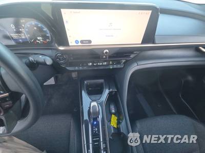 2024 Toyota Crown XLE - zdjęcie 11 z 21 - miniatura