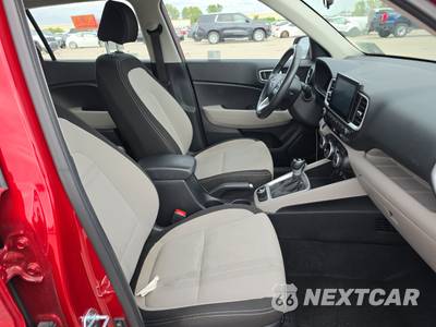 2025 Hyundai Venue SEL - zdjęcie 8 z 29 - miniatura