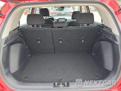 2025 Hyundai Venue SEL - zdjęcie 16 z 29 - miniatura