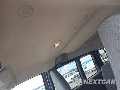 2025 Chevrolet Express 3500 Passenger Van LT 1LT 155.1" WB - zdjęcie 19 z 21 - miniatura