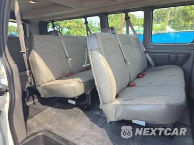 2025 Chevrolet Express 3500 Passenger Van LT 1LT 155.1" WB - zdjęcie 13 z 21 - miniatura