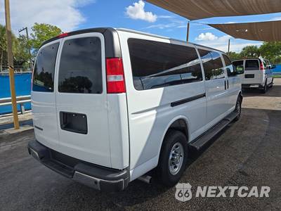 2025 Chevrolet Express 3500 Passenger Van LT 1LT 155.1" WB - zdjęcie 4 z 21 - miniatura