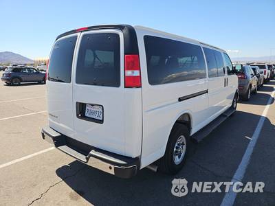 2025 Chevrolet Express 3500 Passenger Van LT 1LT 155.1" WB - zdjęcie 4 z 28 - miniatura