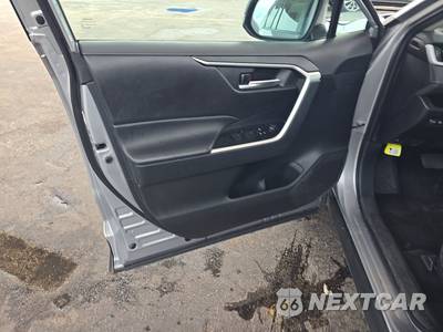 2025 Toyota RAV4 Hybrid XLE - zdjęcie 9 z 23 - miniatura