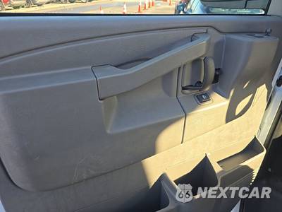 2025 Chevrolet Express 3500 Passenger Van LT 1LT 155.1" WB - zdjęcie 9 z 25 - miniatura