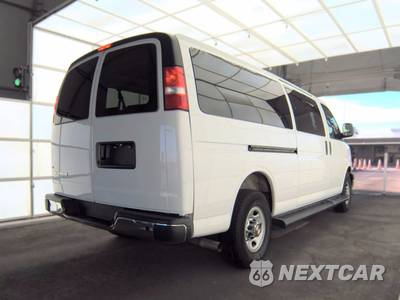 2025 Chevrolet Express 3500 Passenger Van LT 1LT 155.1" WB - zdjęcie 4 z 25 - miniatura