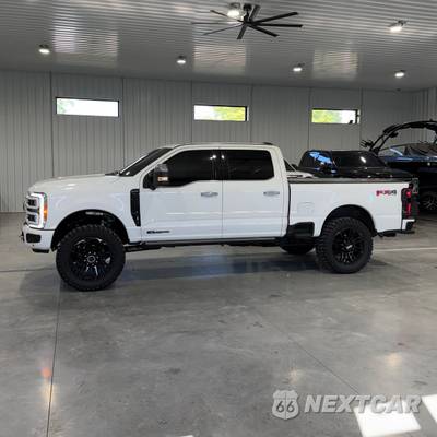 2023 Ford Super Duty F-350 King Ranch Crew Cab Medium Bed - zdjęcie 2 z 10 - miniatura