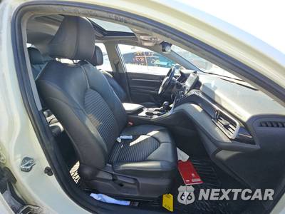 2022 Toyota Camry Hybrid SE - zdjęcie 8 z 48 - miniatura
