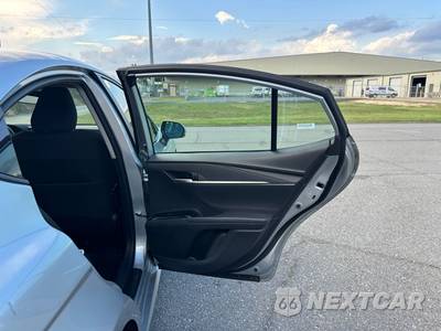 2025 Toyota Camry LE - zdjęcie 16 z 44 - miniatura