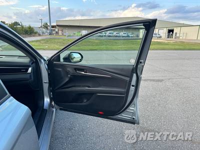 2025 Toyota Camry LE - zdjęcie 19 z 44 - miniatura