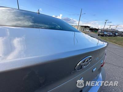 2025 Toyota Camry LE - zdjęcie 40 z 44 - miniatura
