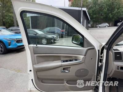 2010 Jeep Grand Cherokee Laredo - zdjęcie 9 z 47 - miniatura