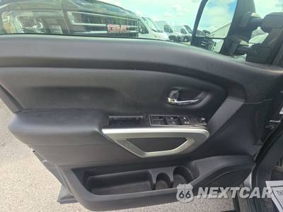 2021 Nissan TITAN SV Crew Cab Short Bed - zdjęcie 9 z 26 - miniatura