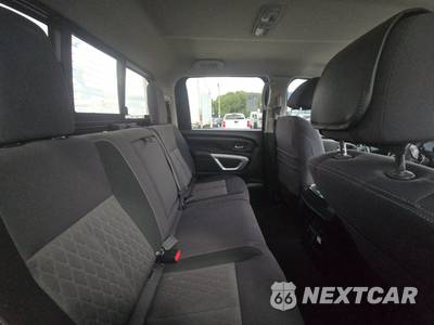 2021 Nissan TITAN SV Crew Cab Short Bed - zdjęcie 14 z 26 - miniatura