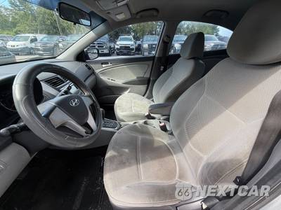 2013 Hyundai Accent GLS Sedan - zdjęcie 10 z 12 - miniatura