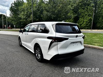 2024 Toyota Sienna XLE 7-Passenger 120.5" WB - zdjęcie 9 z 65 - miniatura