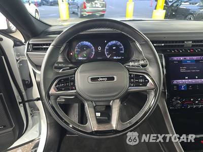 2023 Jeep Grand Cherokee Overland - zdjęcie 10 z 23 - miniatura