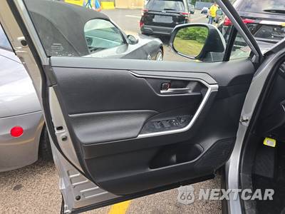 2023 Toyota RAV4 Prime SE - zdjęcie 9 z 23 - miniatura