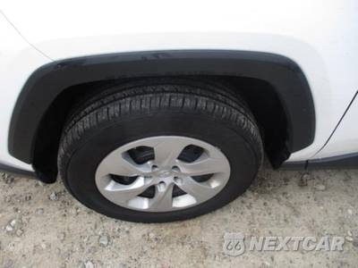 2025 Toyota RAV4 LE - zdjęcie 17 z 25 - miniatura
