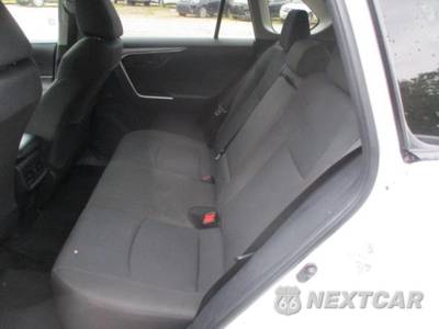 2025 Toyota RAV4 LE - zdjęcie 8 z 25 - miniatura