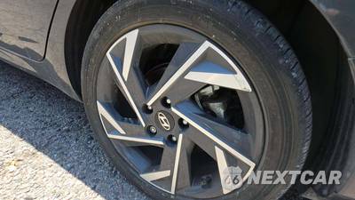 2025 Hyundai Elantra Limited - zdjęcie 24 z 26 - miniatura