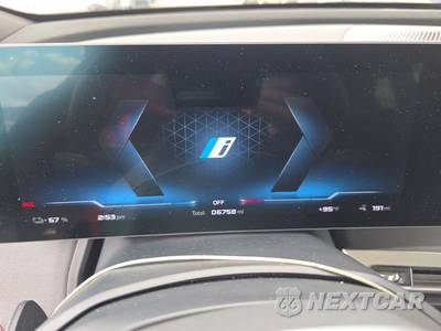 2025 BMW iX M60 - zdjęcie 12 z 18 - miniatura