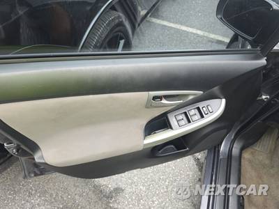 2015 Toyota Prius Two - zdjęcie 9 z 30 - miniatura